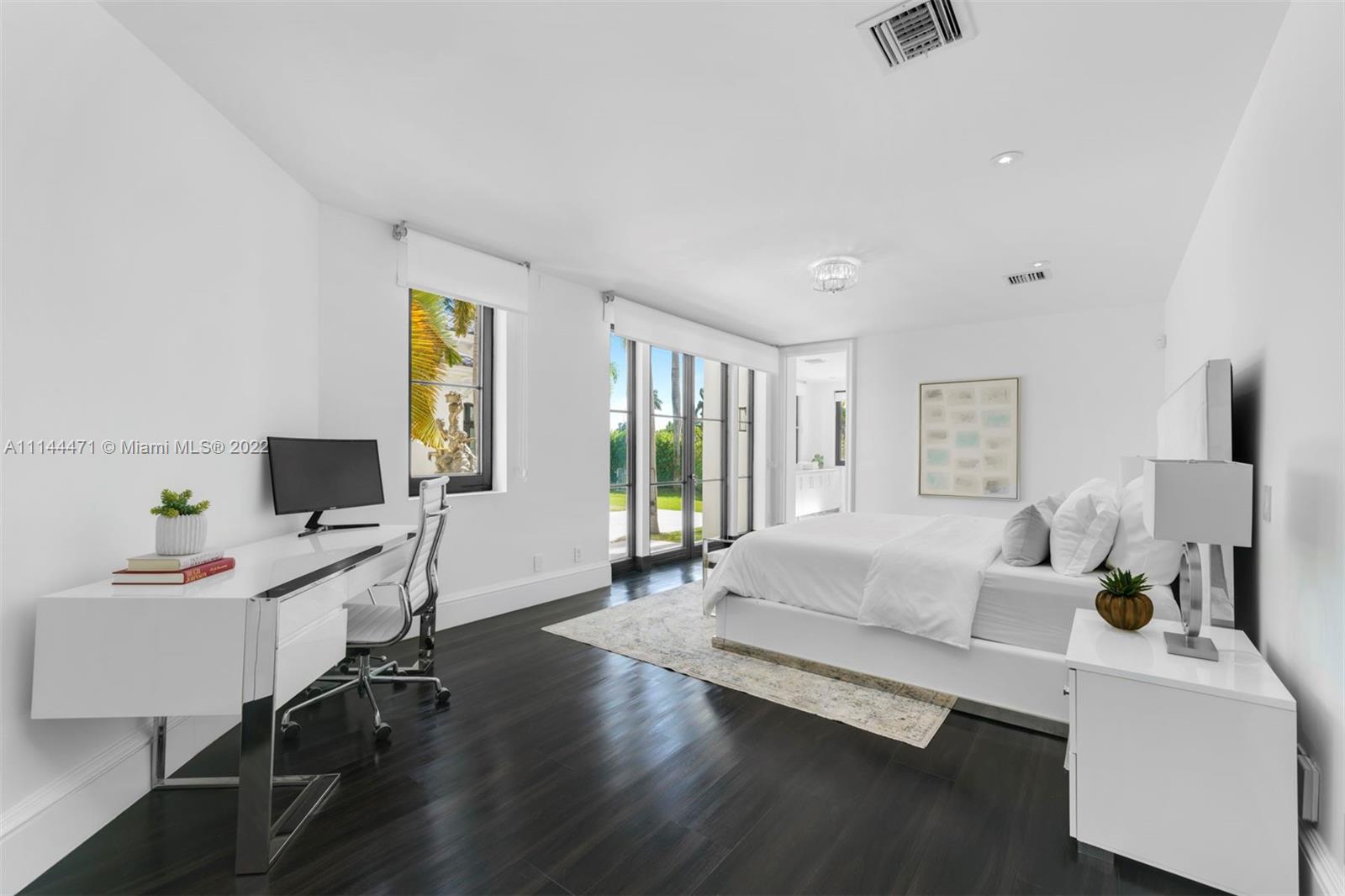 HOLLYWOOD LAKES SEC - Residential