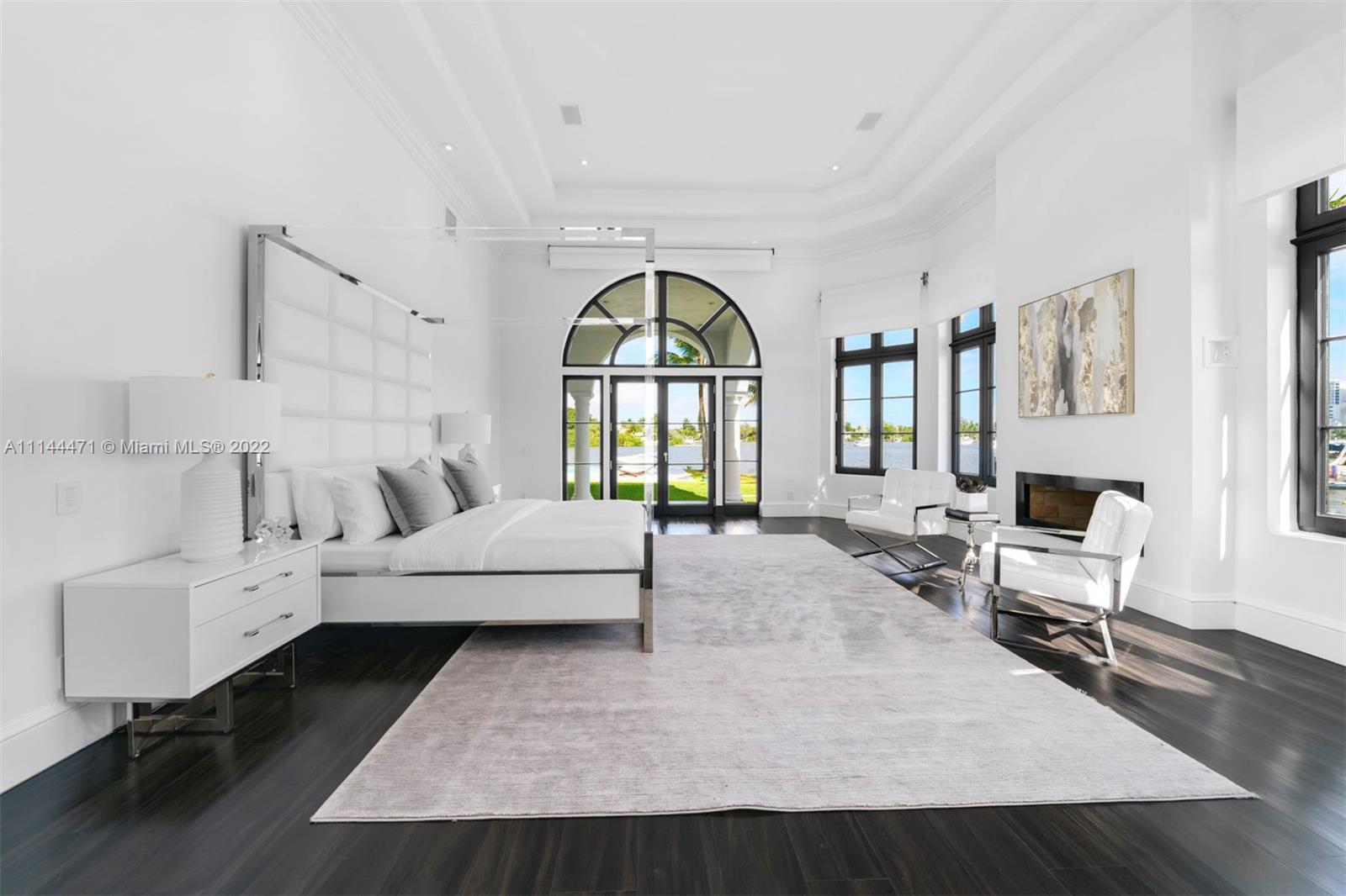 HOLLYWOOD LAKES SEC - Residential