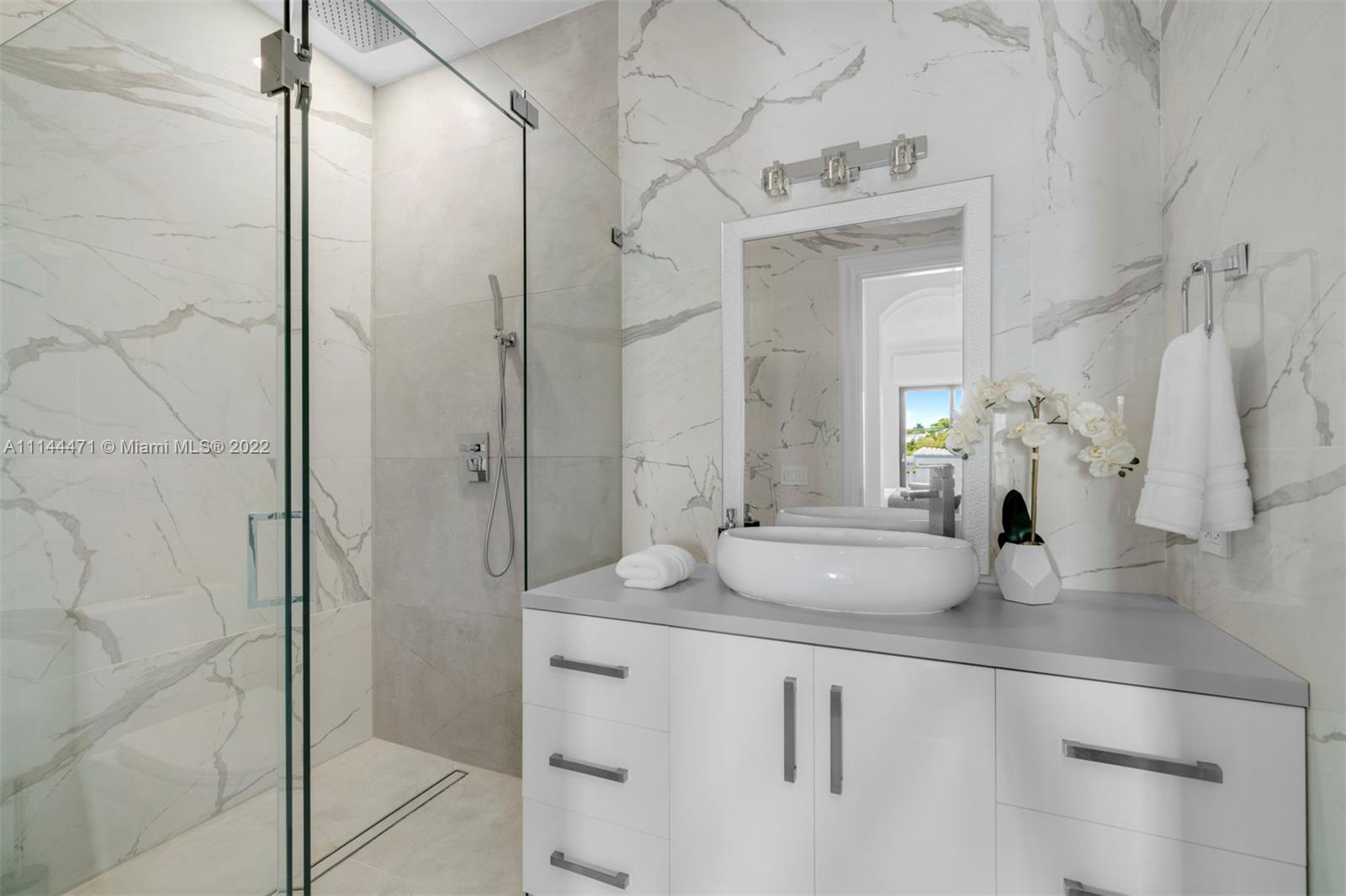 HOLLYWOOD LAKES SEC - Residential