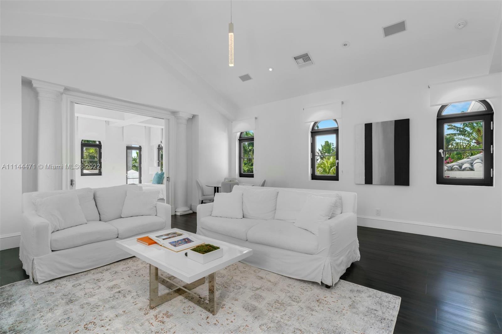 HOLLYWOOD LAKES SEC - Residential