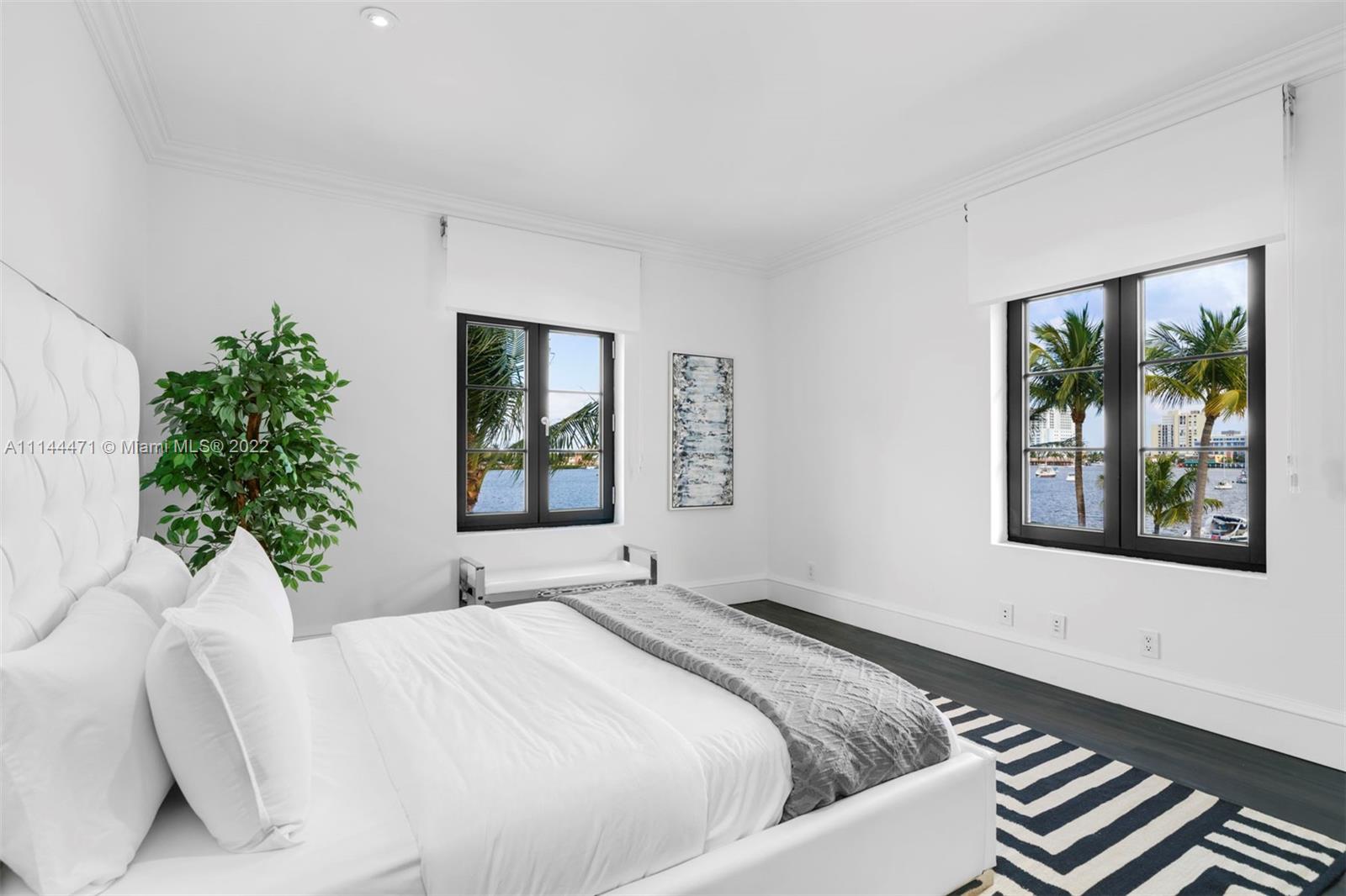 HOLLYWOOD LAKES SEC - Residential