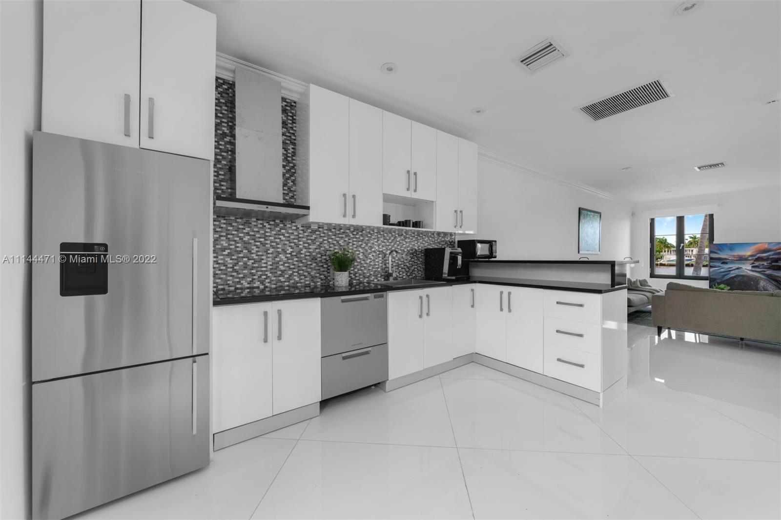 HOLLYWOOD LAKES SEC - Residential