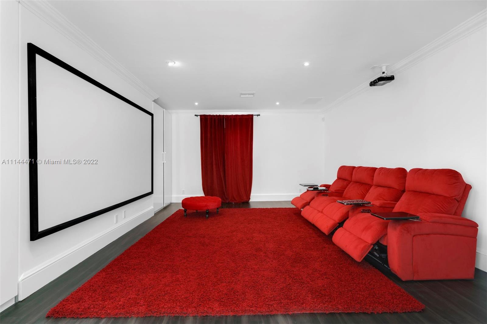 HOLLYWOOD LAKES SEC - Residential