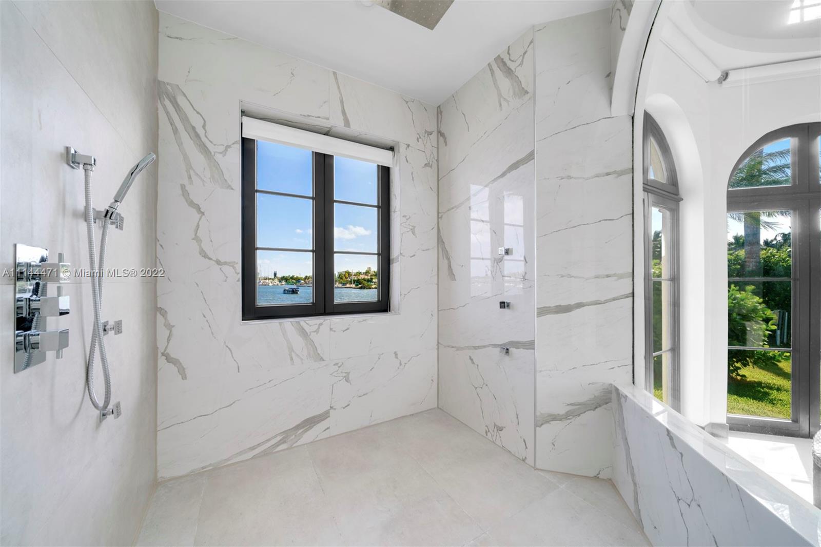 HOLLYWOOD LAKES SEC - Residential