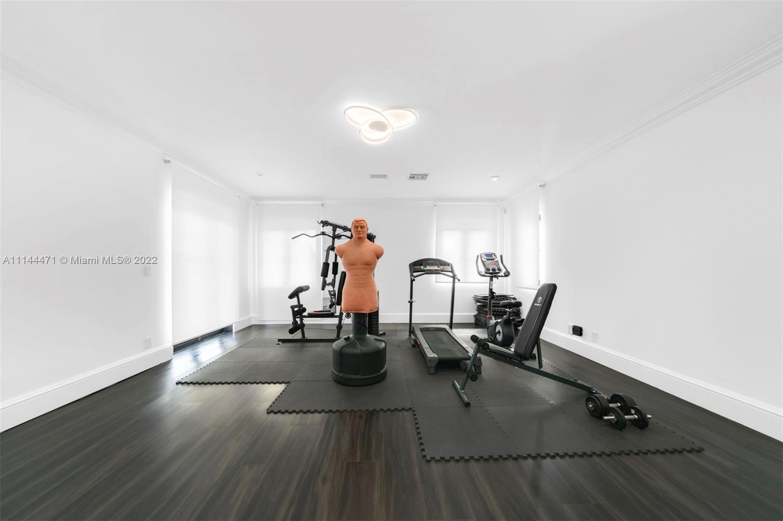 HOLLYWOOD LAKES SEC - Residential