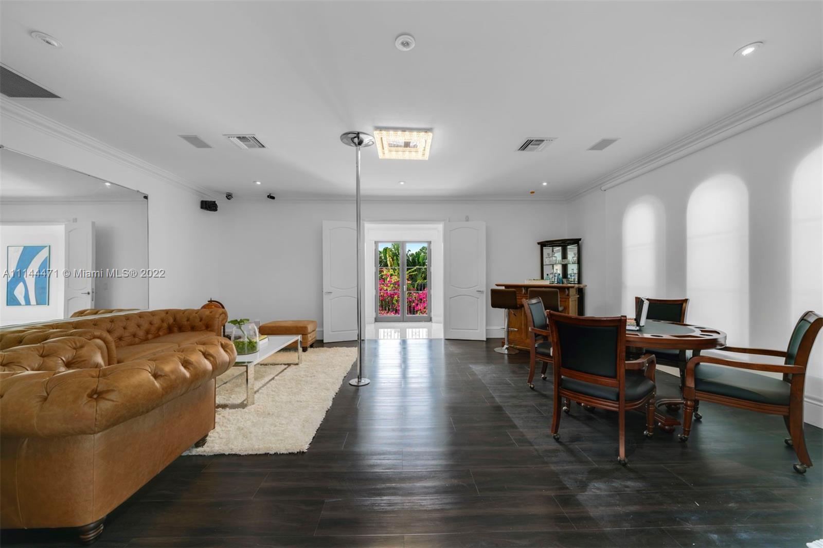 HOLLYWOOD LAKES SEC - Residential