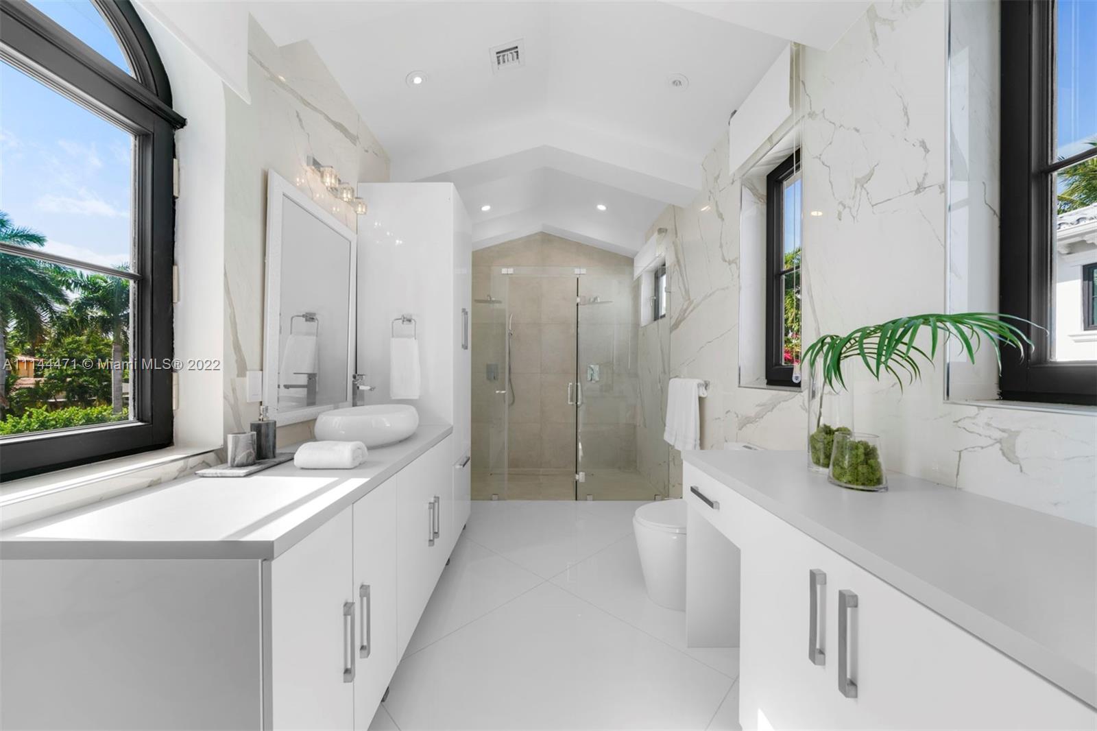 HOLLYWOOD LAKES SEC - Residential