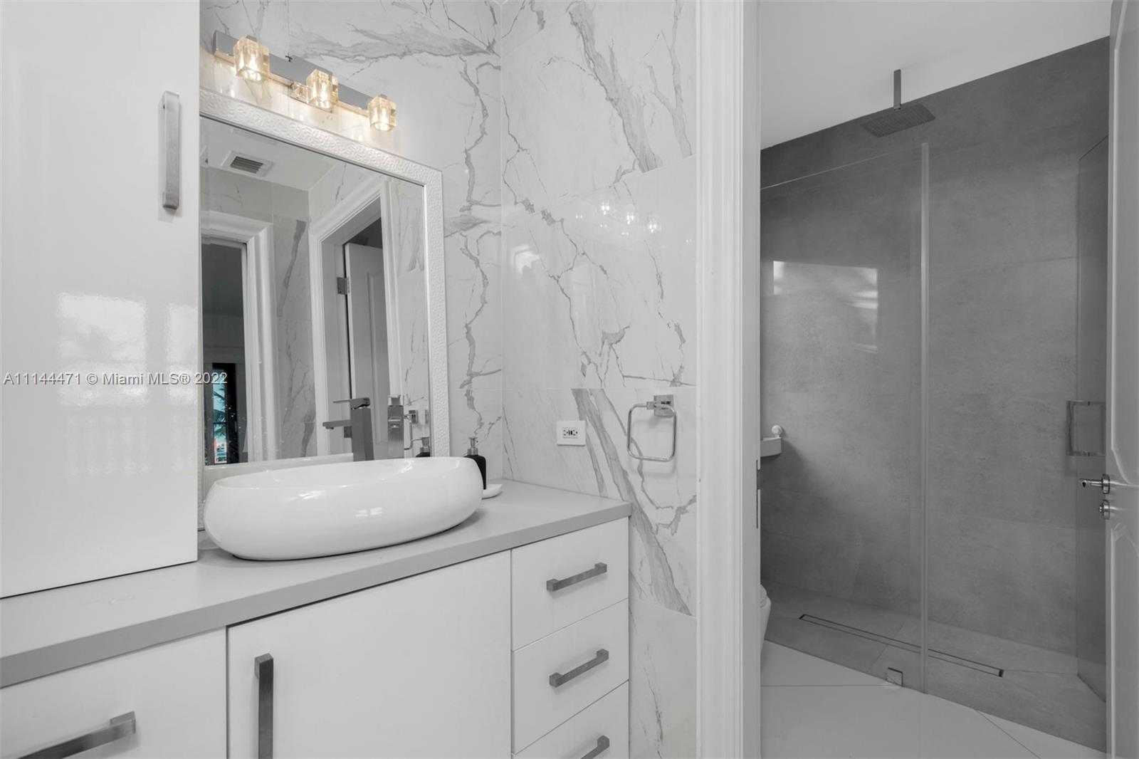 HOLLYWOOD LAKES SEC - Residential