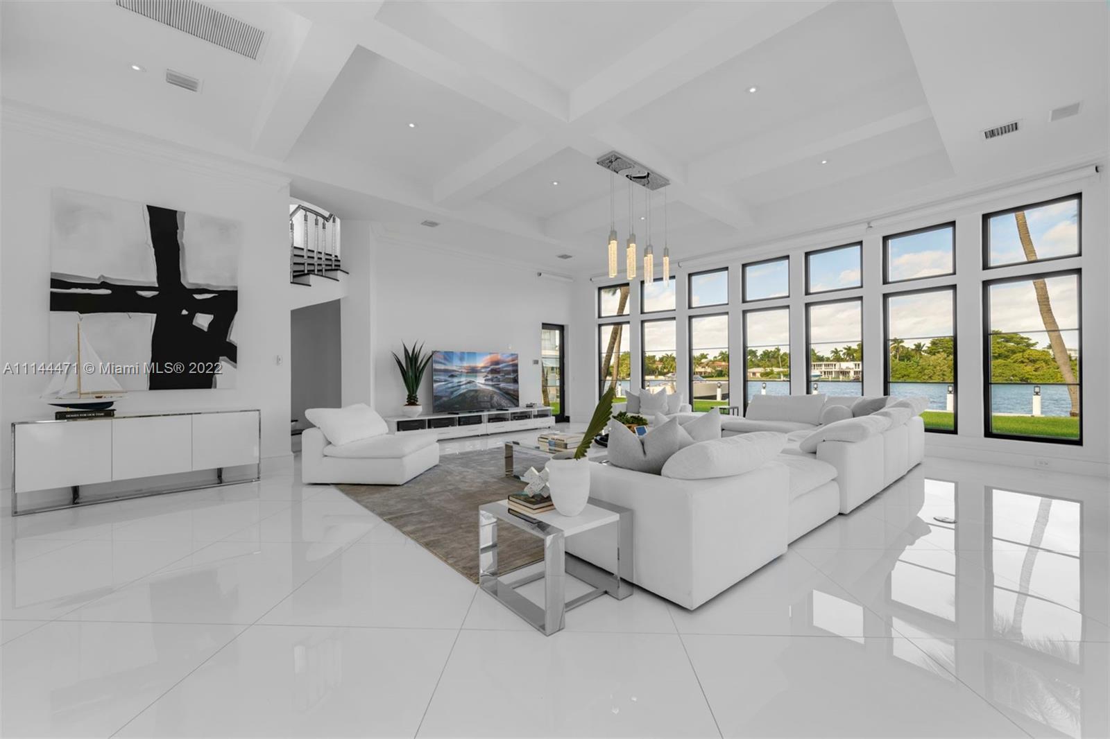 HOLLYWOOD LAKES SEC - Residential