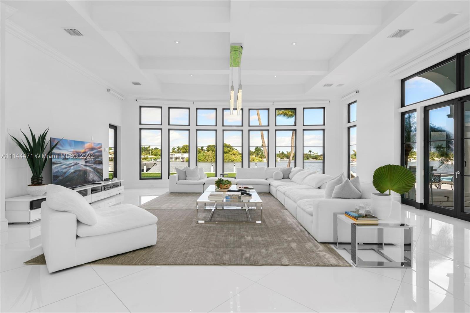 HOLLYWOOD LAKES SEC - Residential