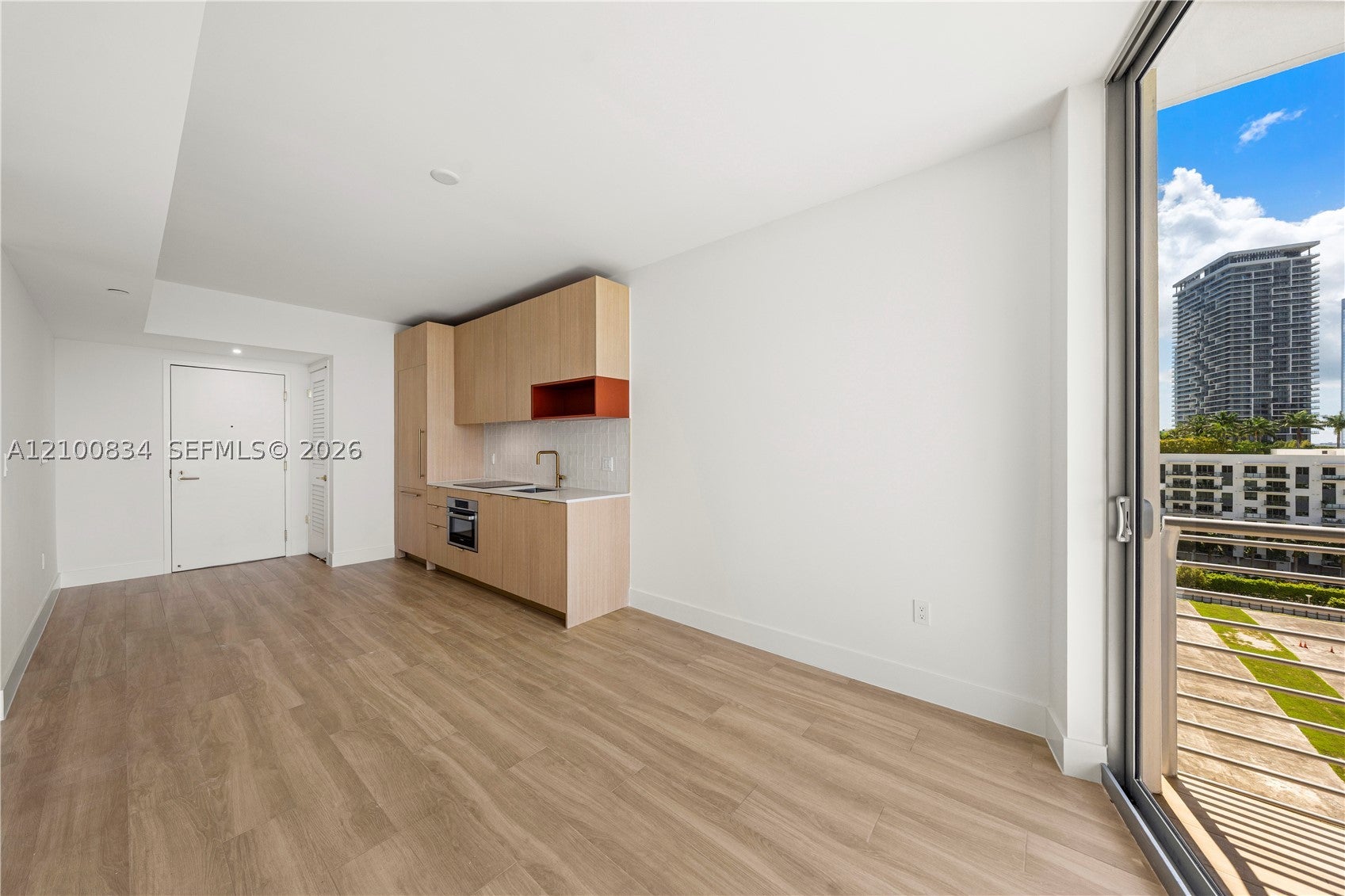90 NE 32nd St 1027