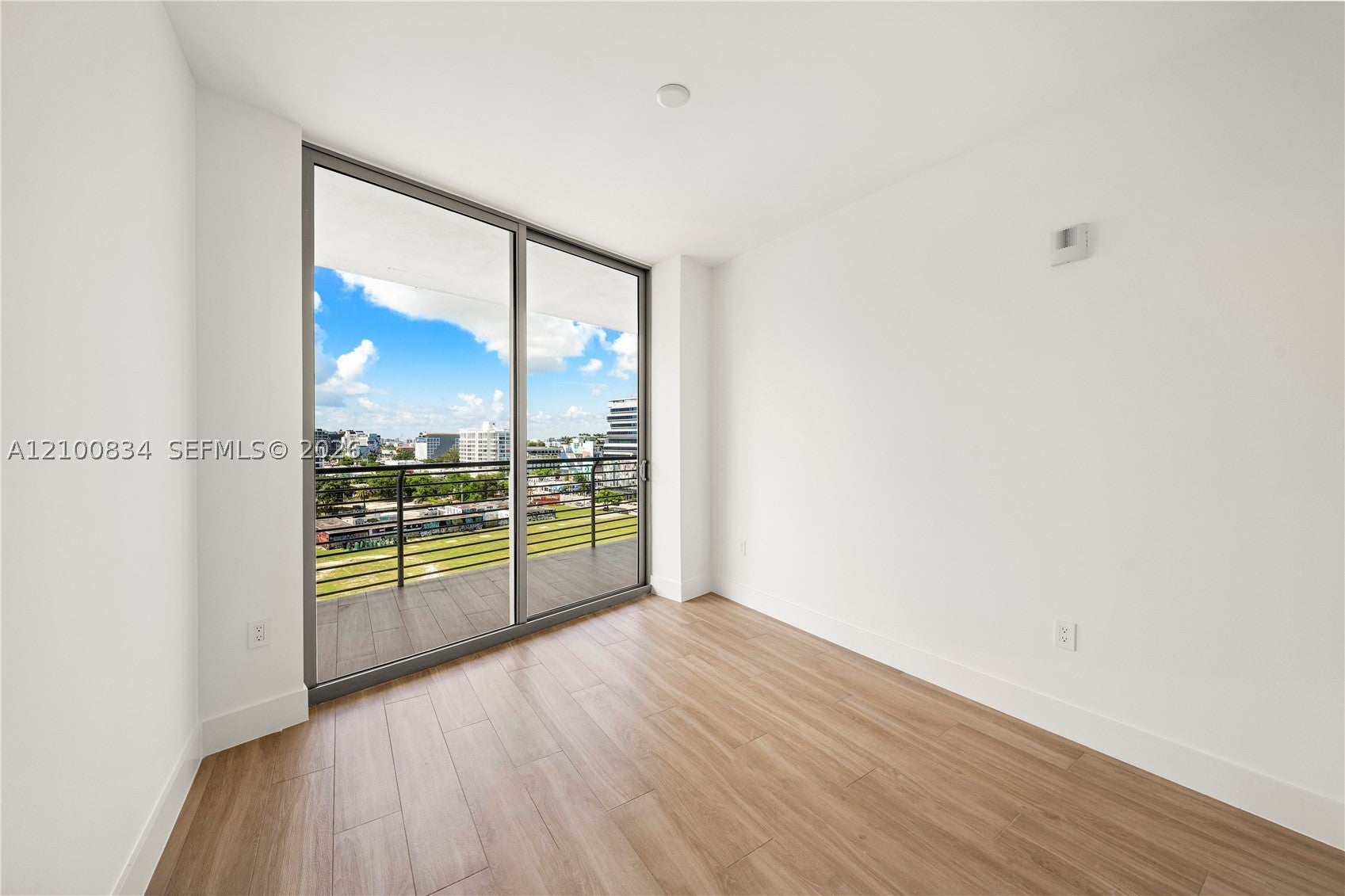 90 NE 32nd St 1027
