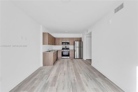 175 NW 160TH ST 206 North Miami Beach FL 33169