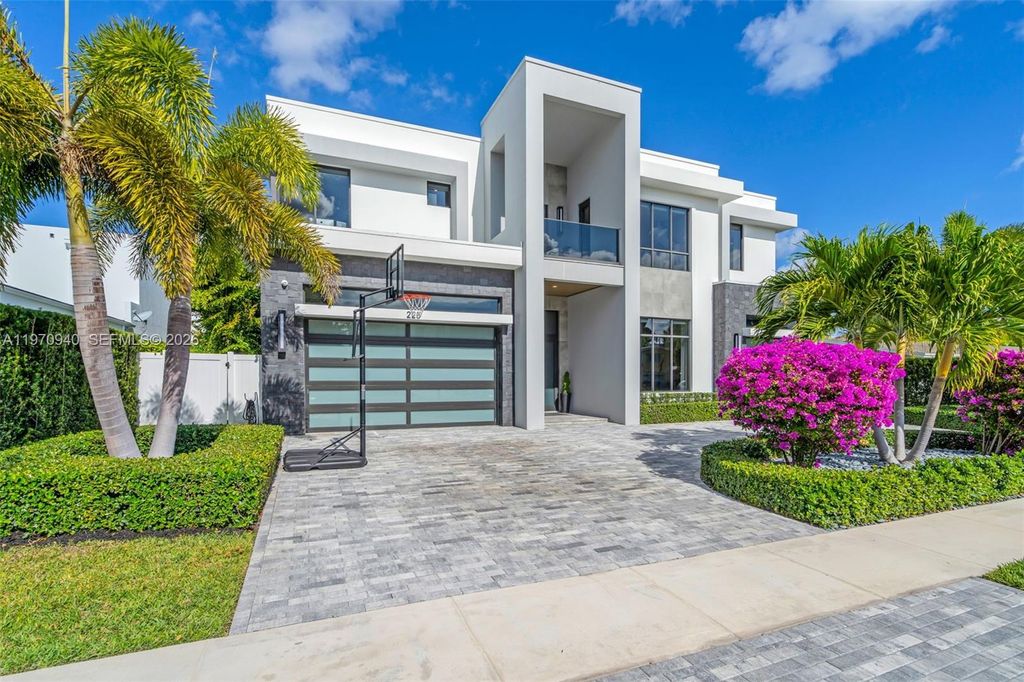 Photo of 225 NE 3rd St, Boca Raton, FL 33432 (MLS # A11970940)