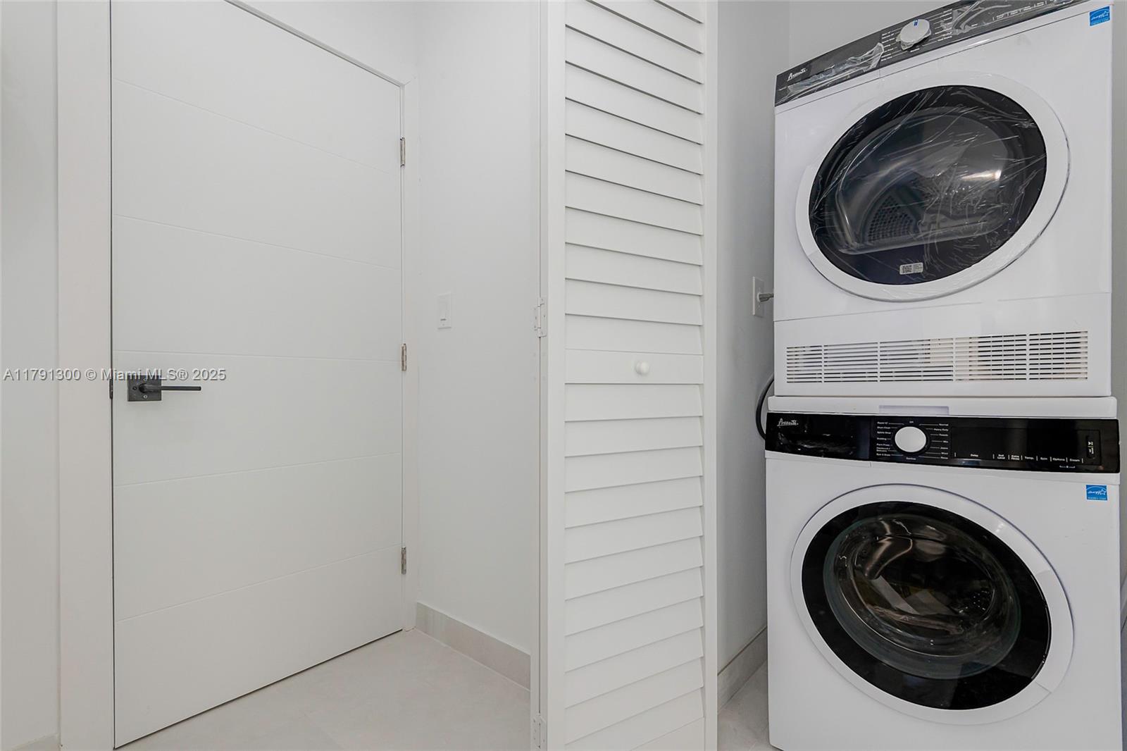 BREAKWATER - Residential