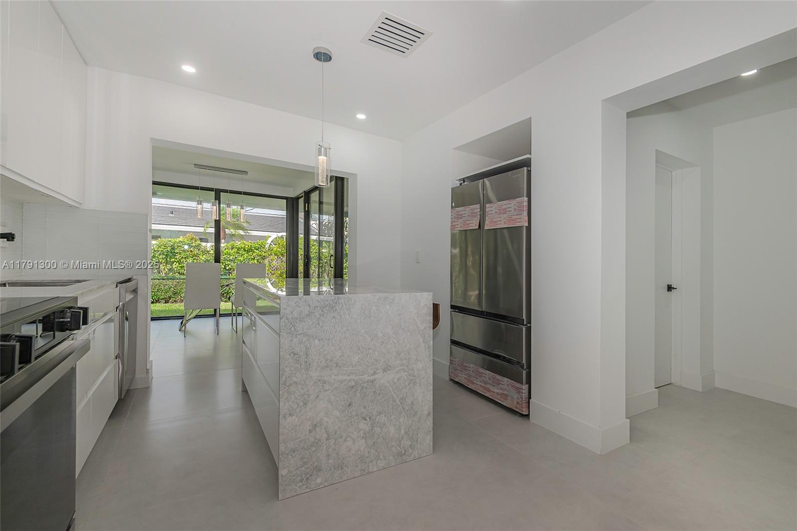 BREAKWATER - Residential