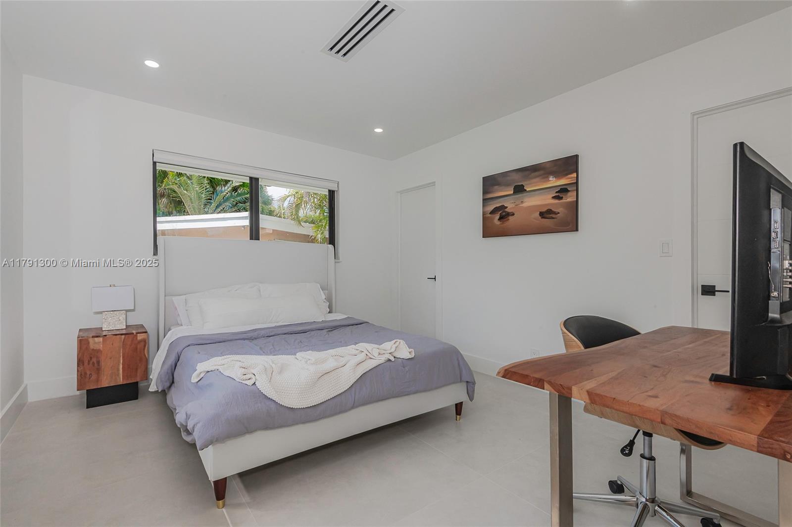 BREAKWATER - Residential