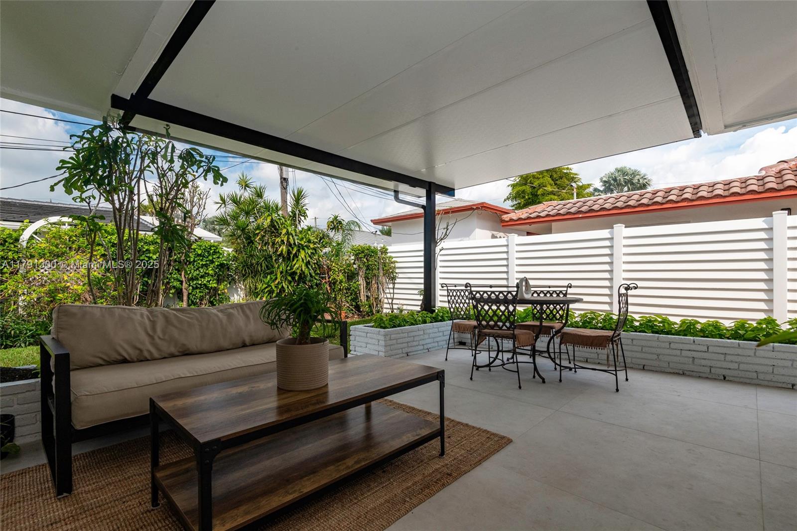 BREAKWATER - Residential