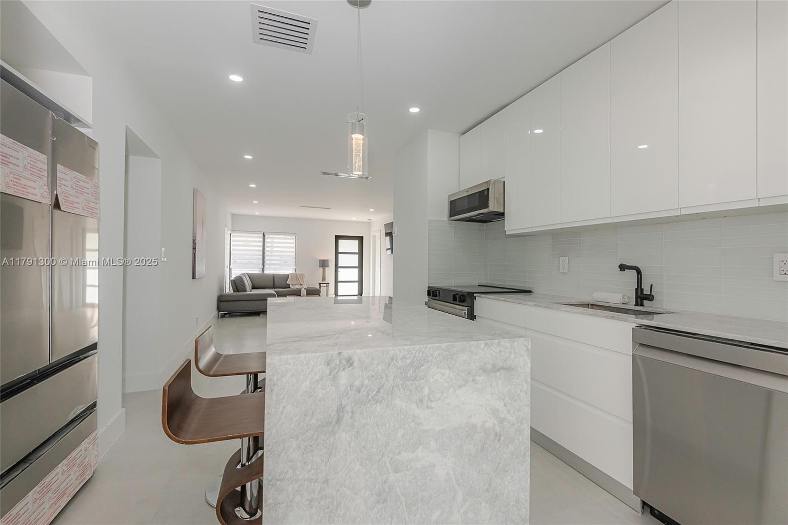 BREAKWATER - Residential