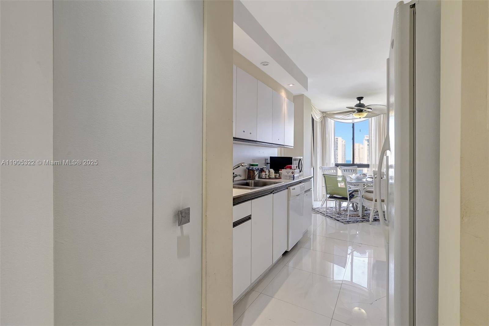 1000 ISL BLVD WILLIAMS IS - Residential