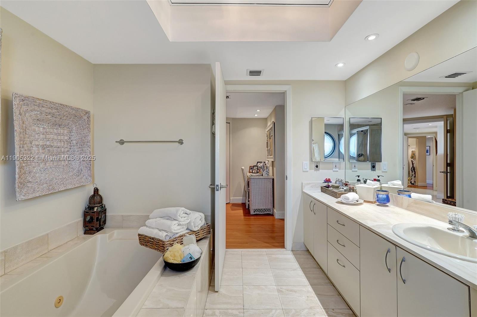 1000 ISL BLVD WILLIAMS IS - Residential