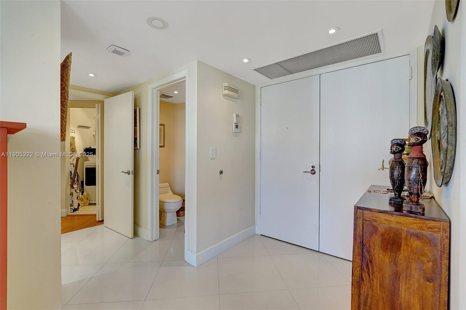 1000 ISL BLVD WILLIAMS IS - Residential