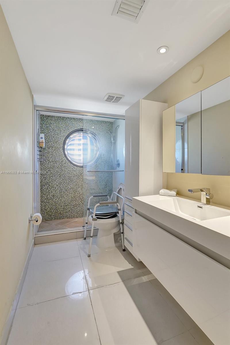 1000 ISL BLVD WILLIAMS IS - Residential