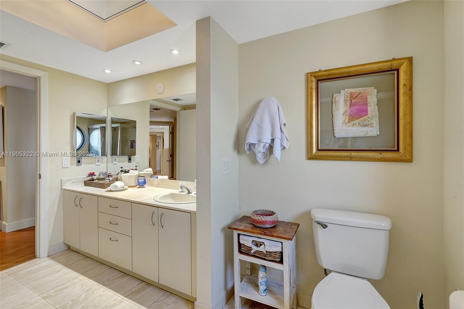 1000 ISL BLVD WILLIAMS IS - Residential