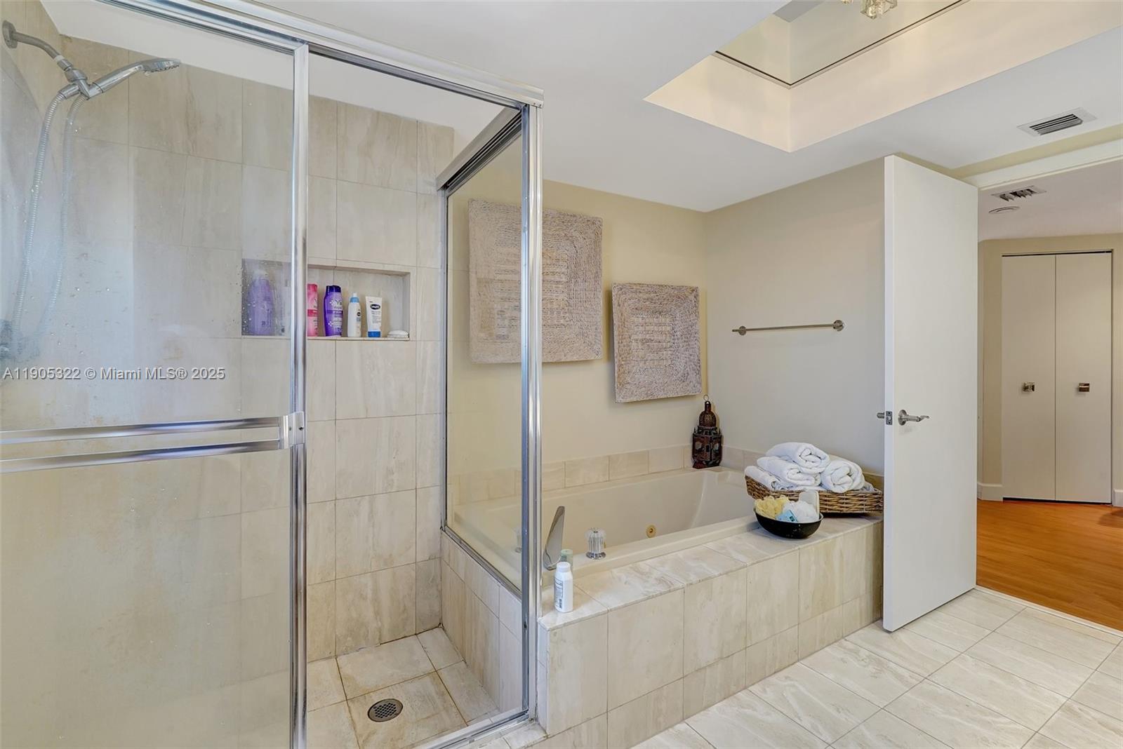 1000 ISL BLVD WILLIAMS IS - Residential