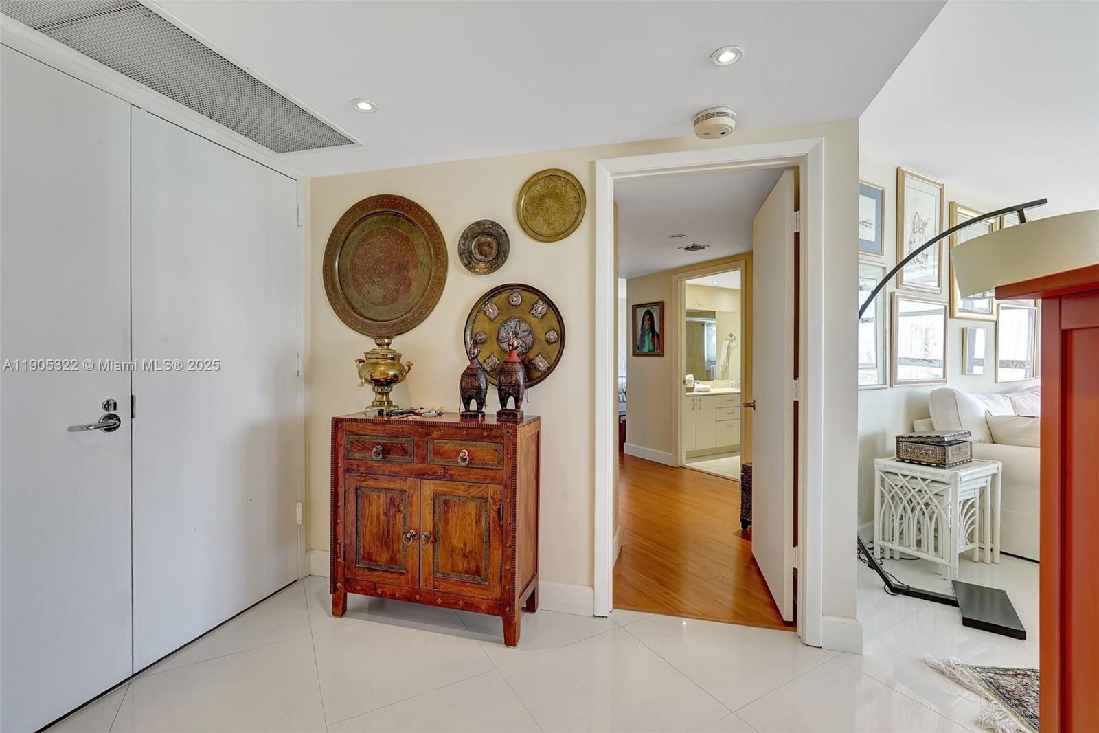 1000 ISL BLVD WILLIAMS IS - Residential