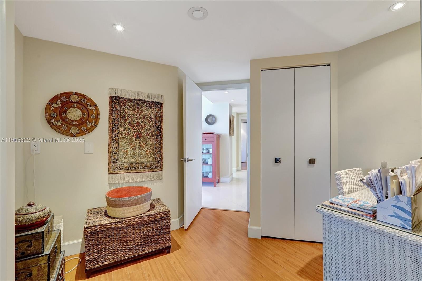 1000 ISL BLVD WILLIAMS IS - Residential