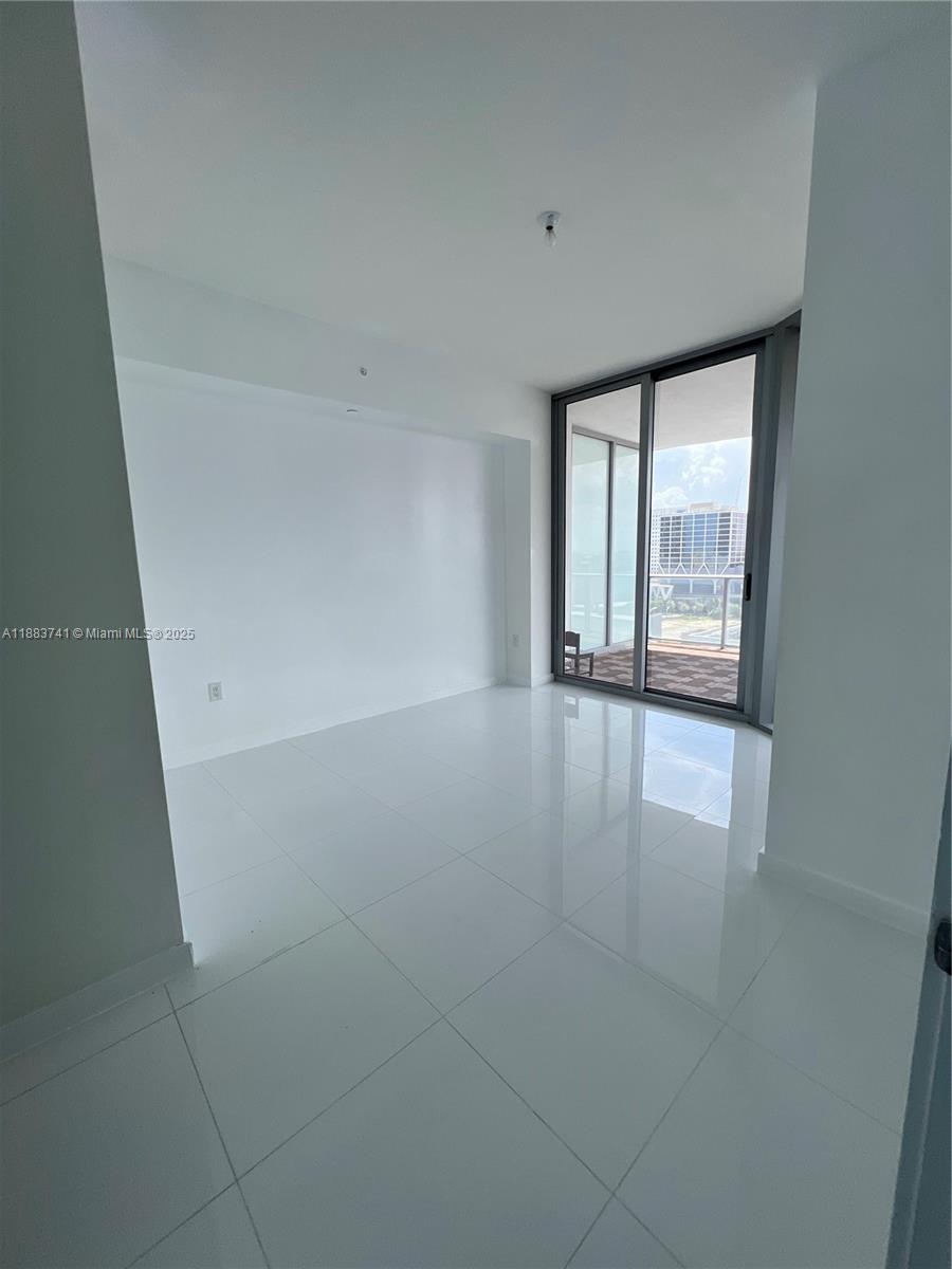 PARAMOUNT MIAMI WORLDCENT - Residential