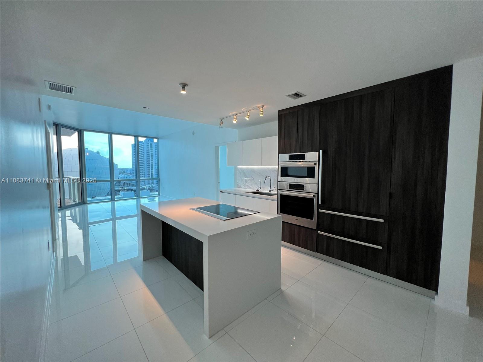 PARAMOUNT MIAMI WORLDCENT - Residential