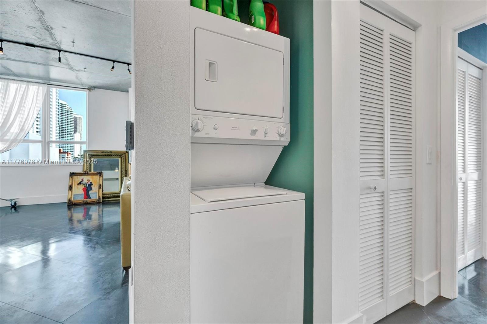 UPTOWN LOFTS CONDO - Residential