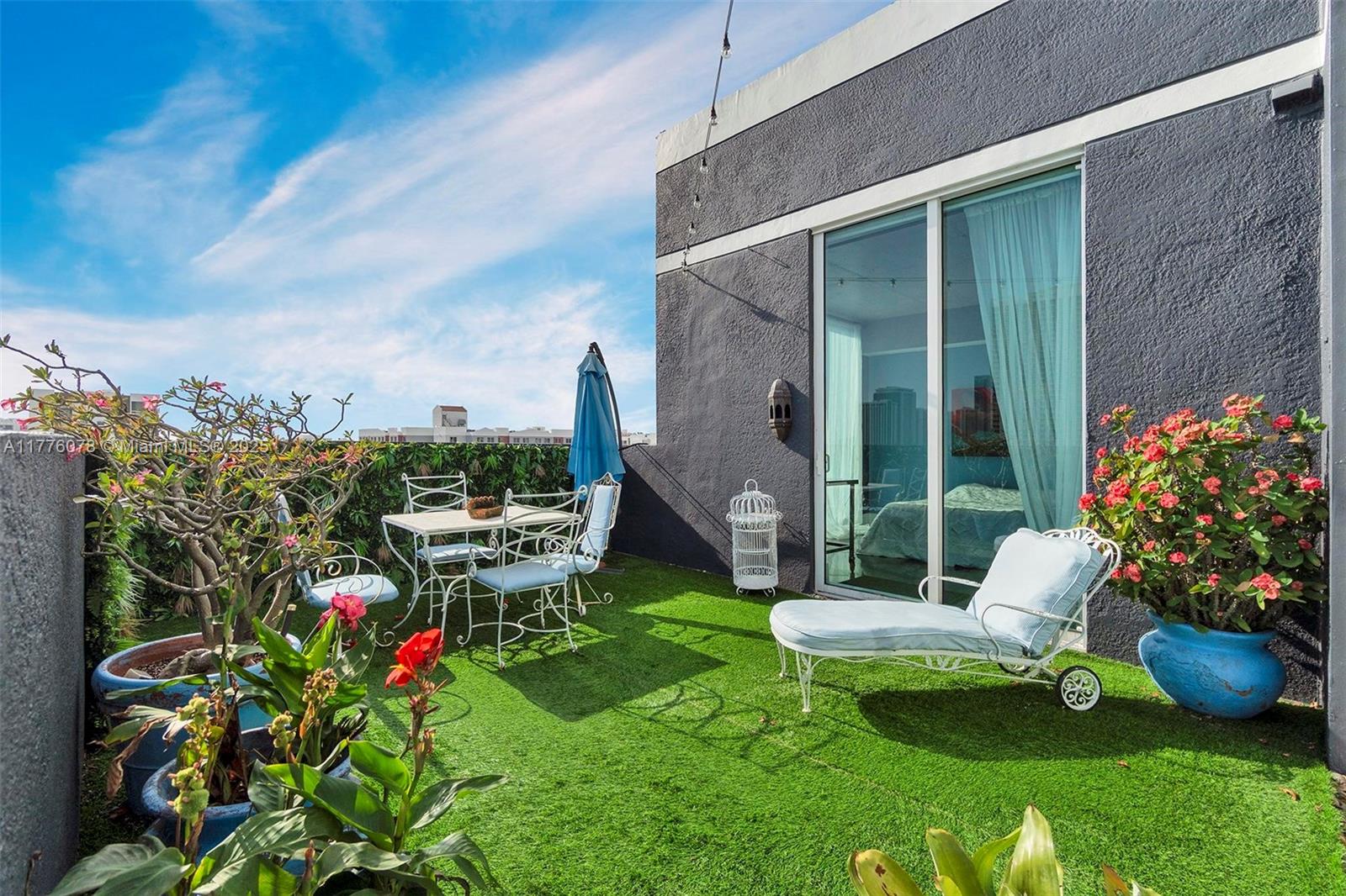 UPTOWN LOFTS CONDO - Residential