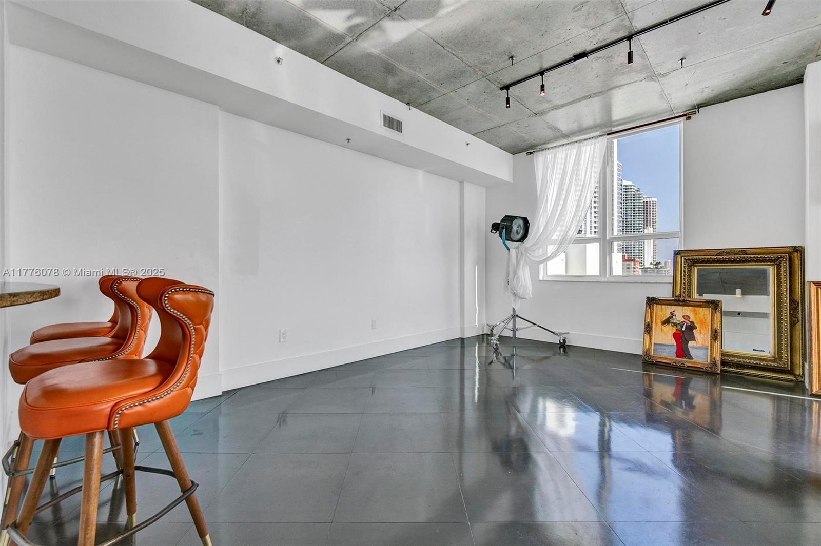 UPTOWN LOFTS CONDO - Residential