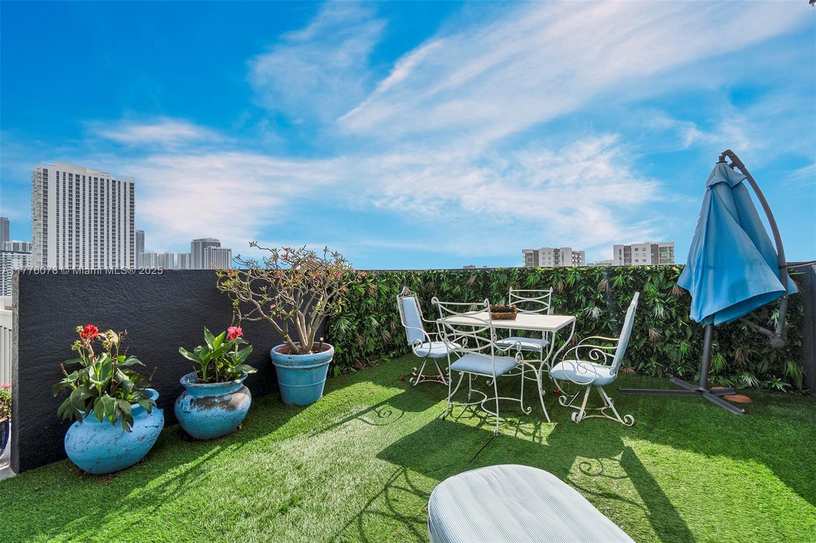 UPTOWN LOFTS CONDO - Residential