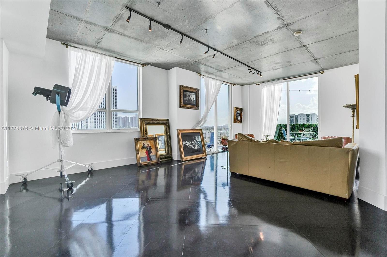 UPTOWN LOFTS CONDO - Residential