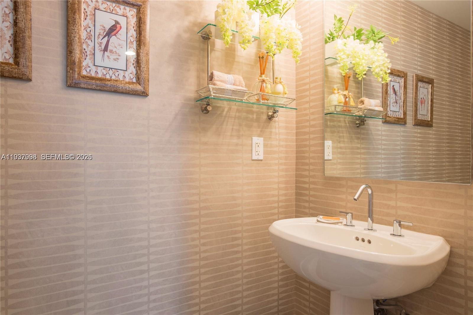 VIZCAYNE NORTH CONDO - Residential