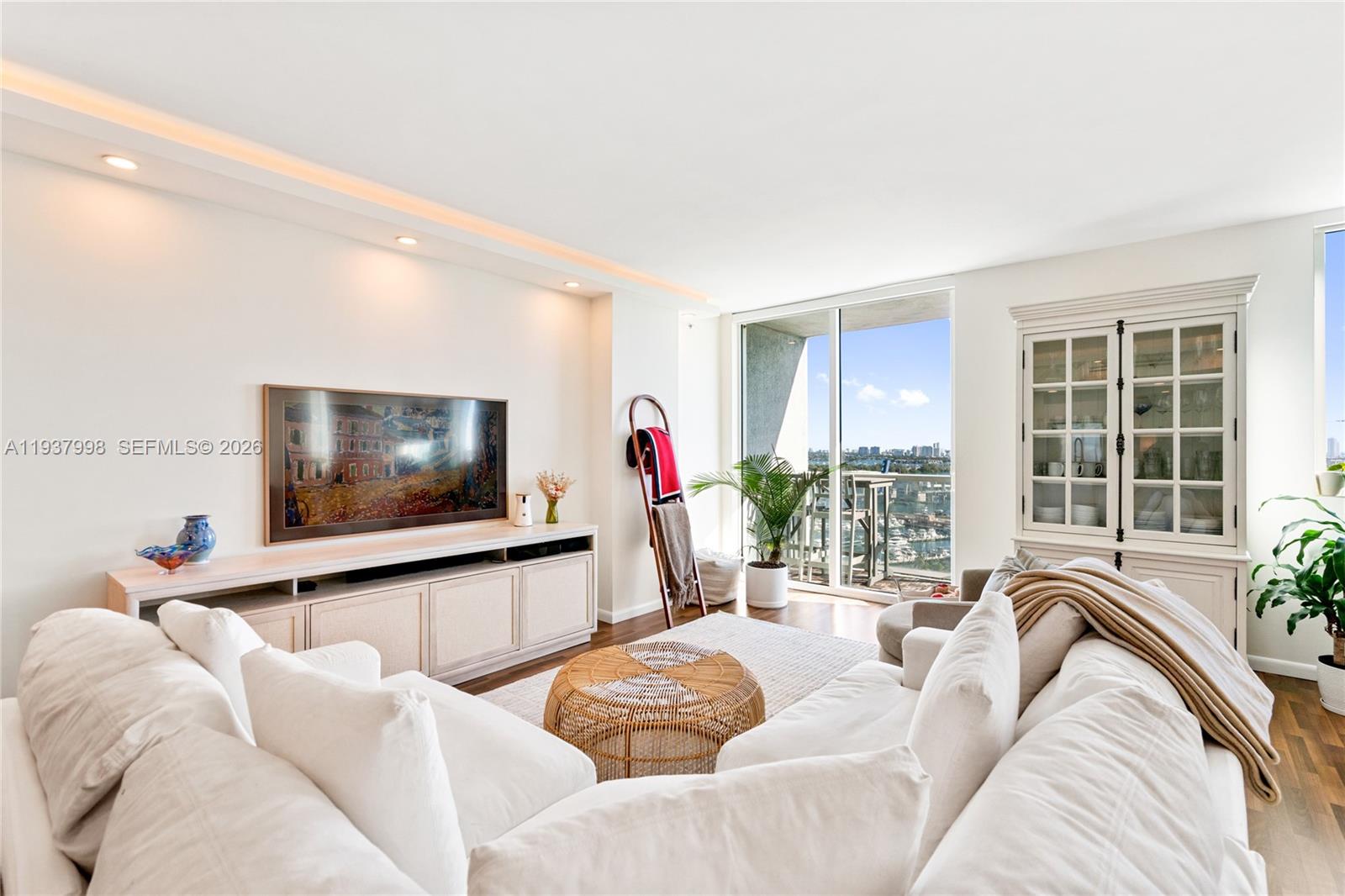 VIZCAYNE NORTH CONDO - Residential