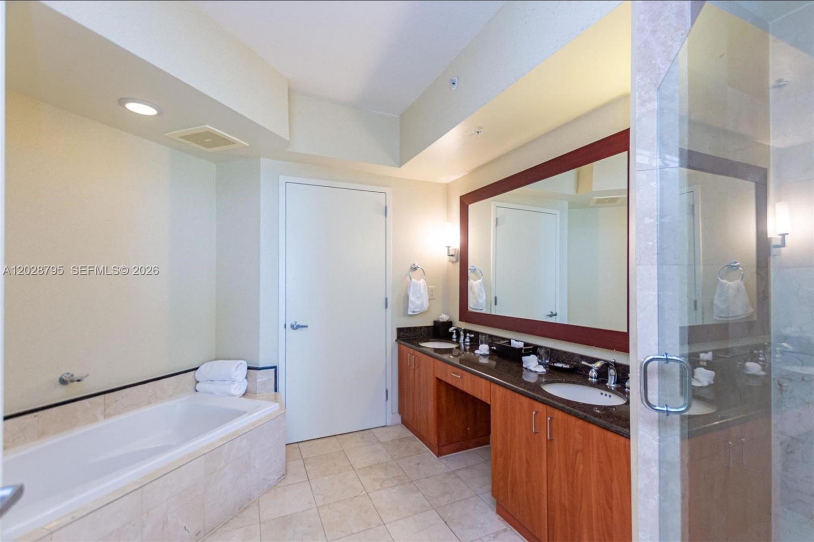TRUMP INTERNATIONAL SONES - Residential