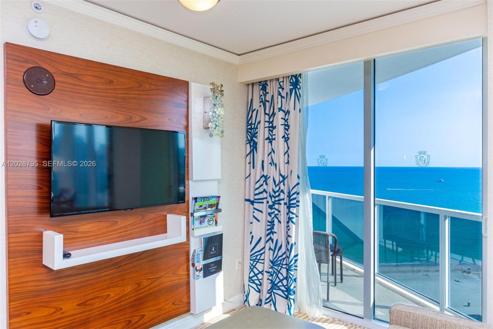 TRUMP INTERNATIONAL SONES - Residential