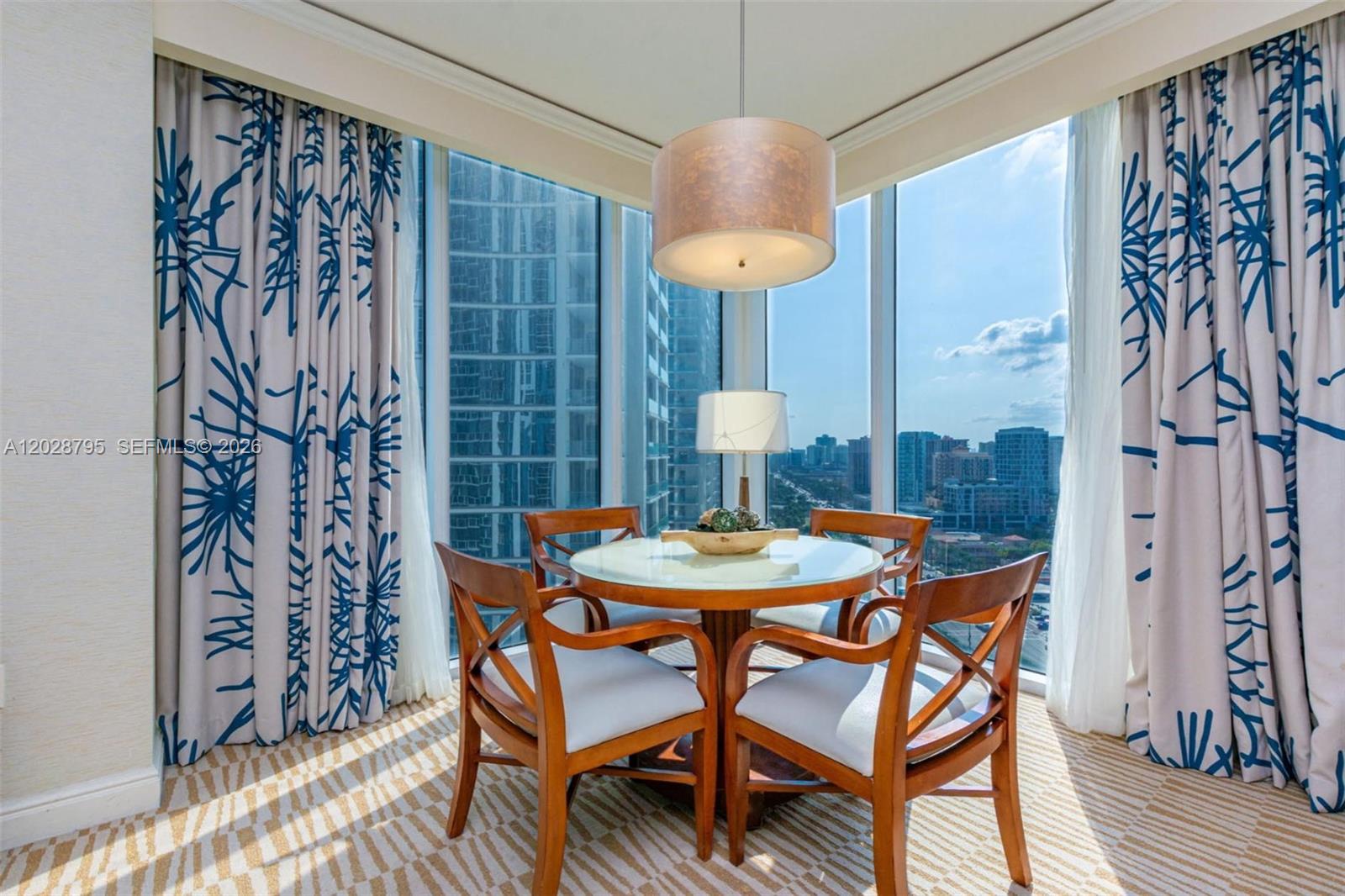 TRUMP INTERNATIONAL SONES - Residential
