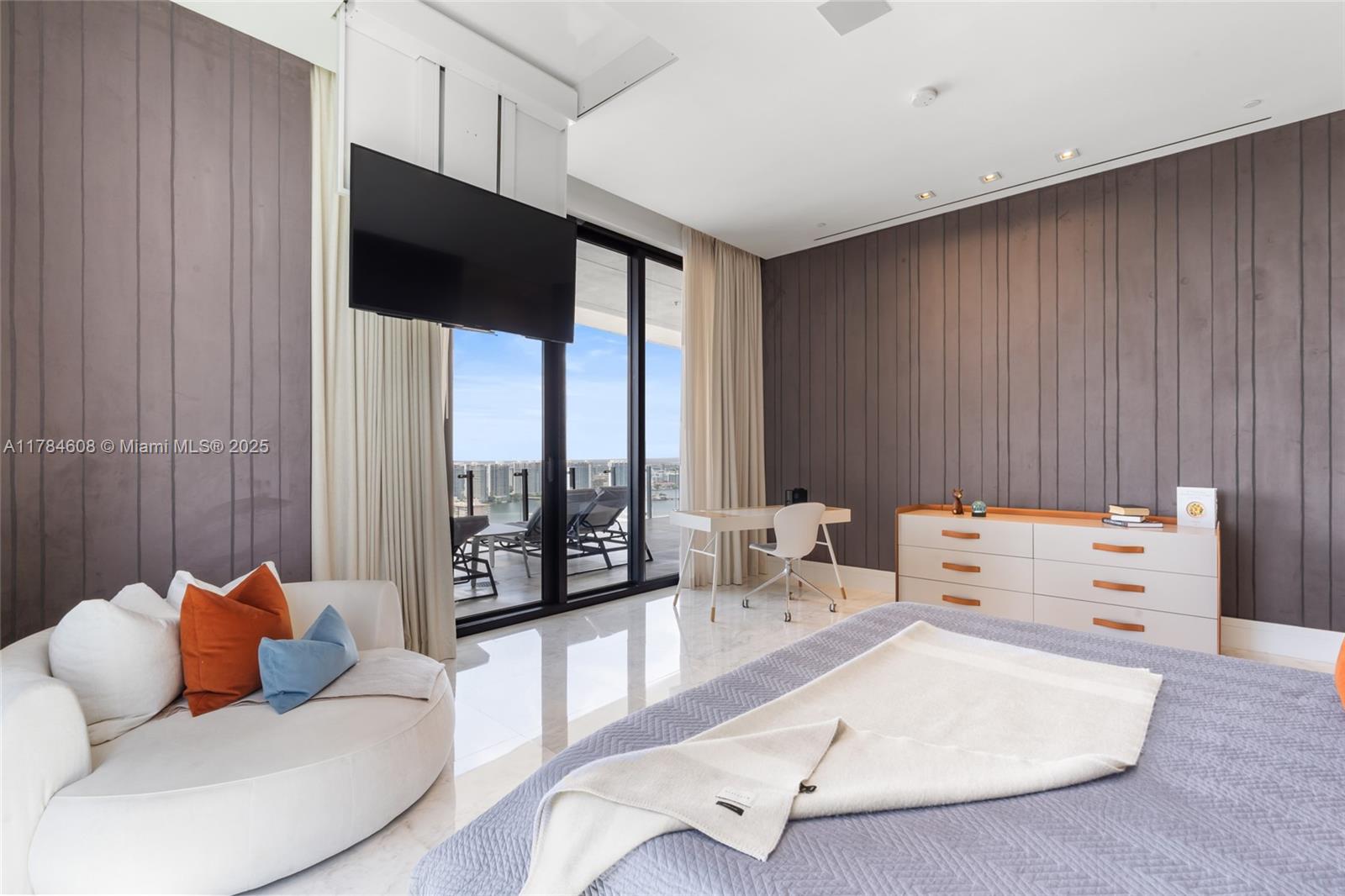 MUSE CONDO - Residential