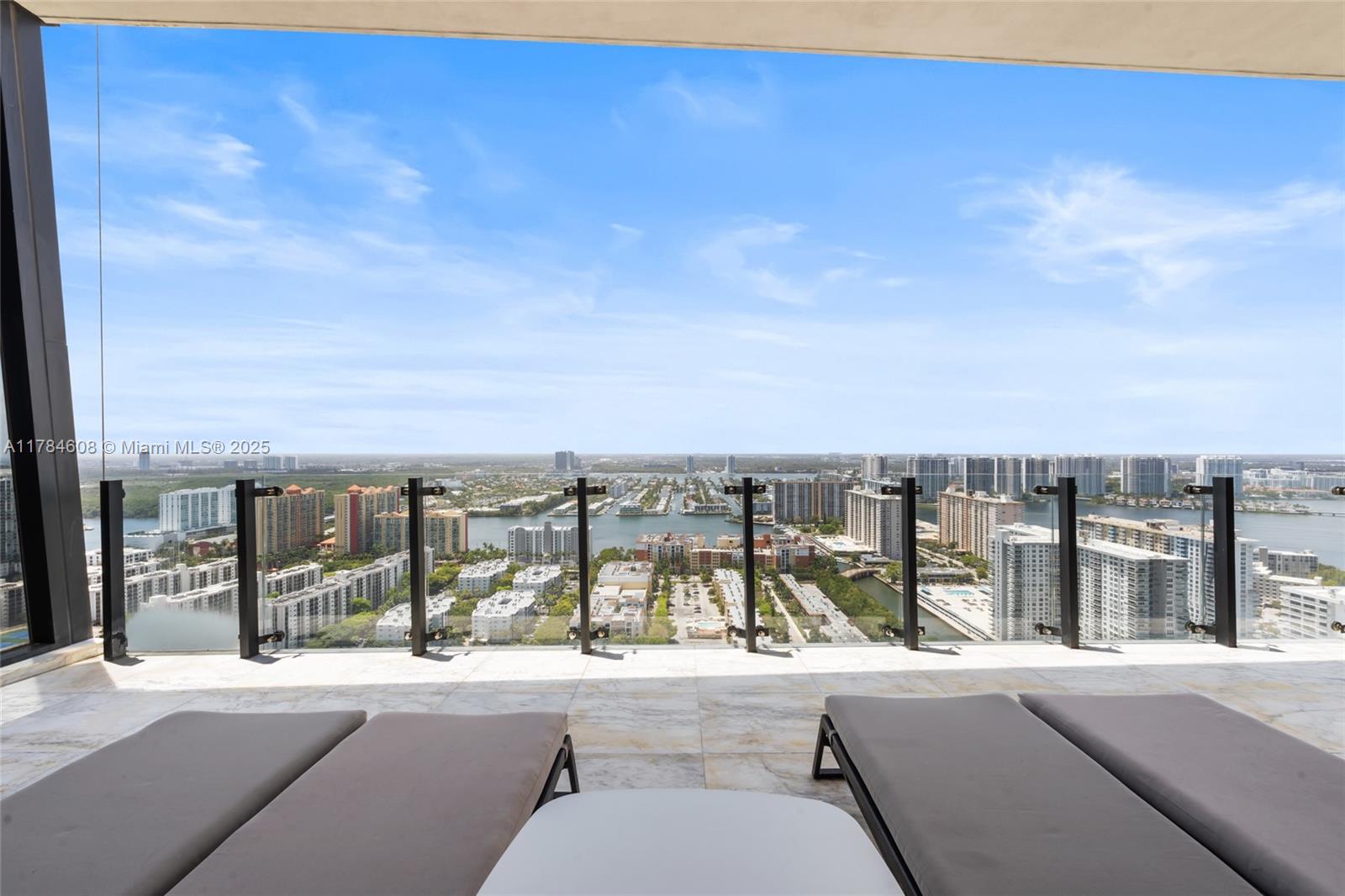 MUSE CONDO - Residential