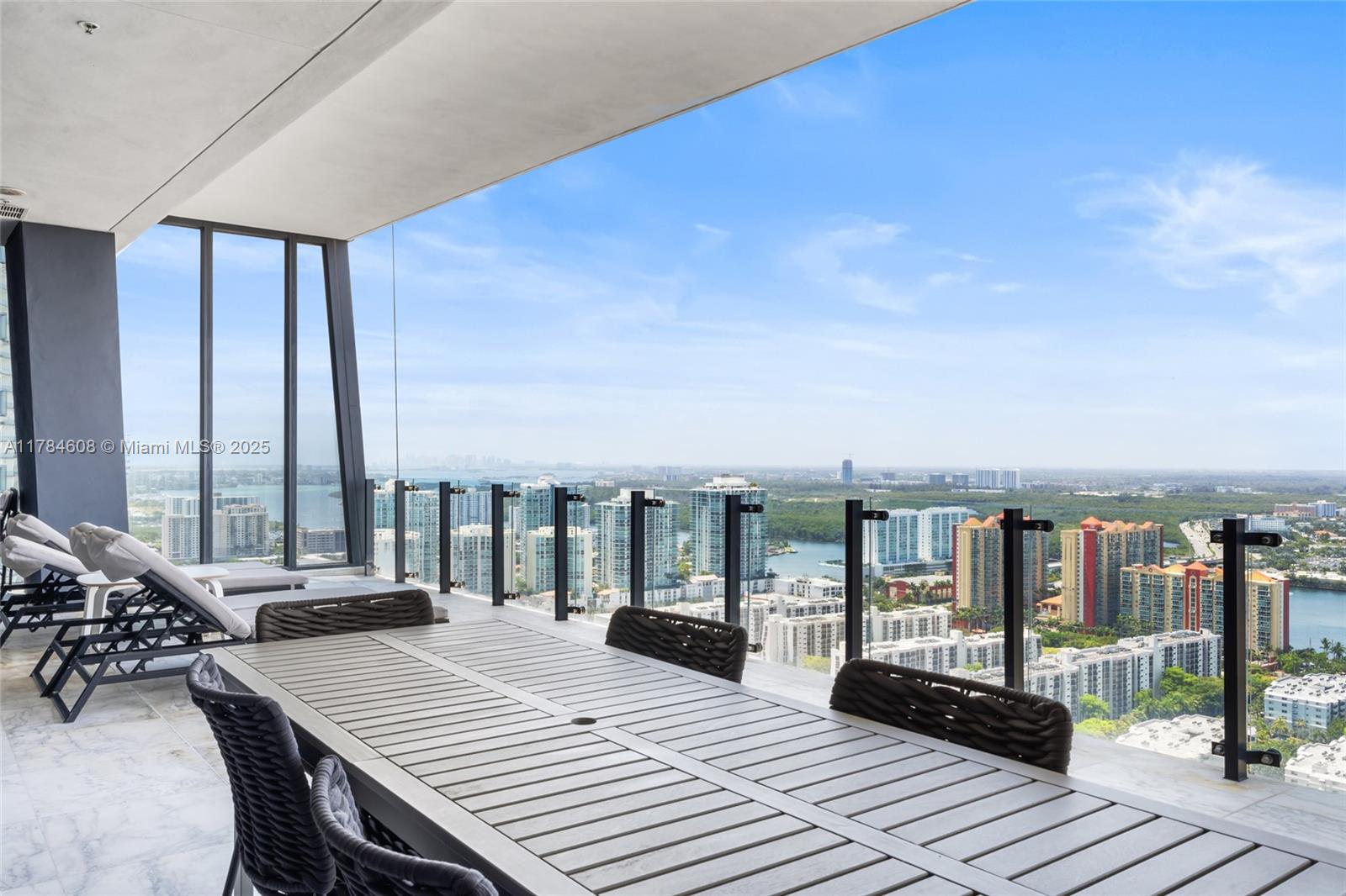 MUSE CONDO - Residential