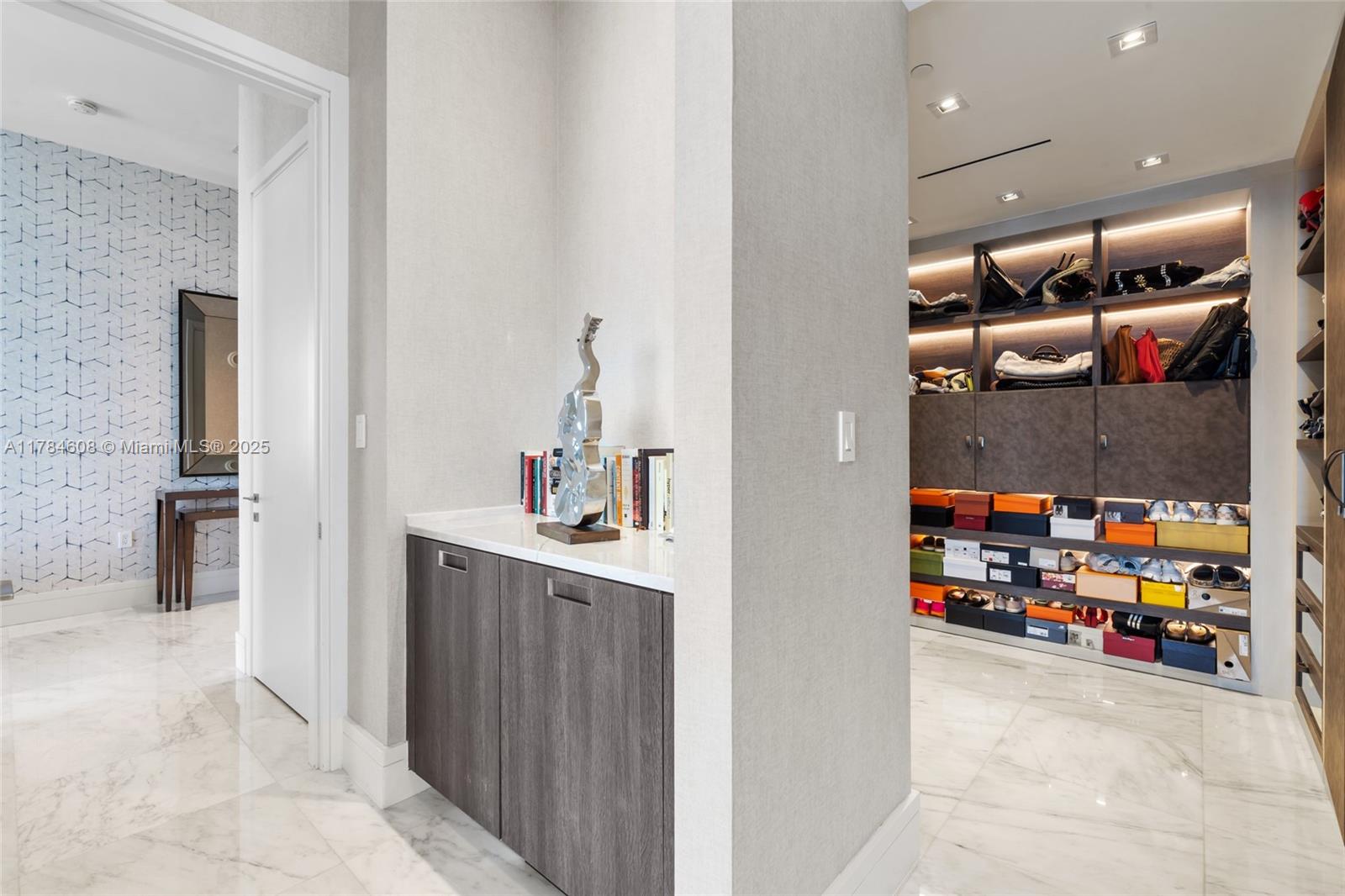 MUSE CONDO - Residential