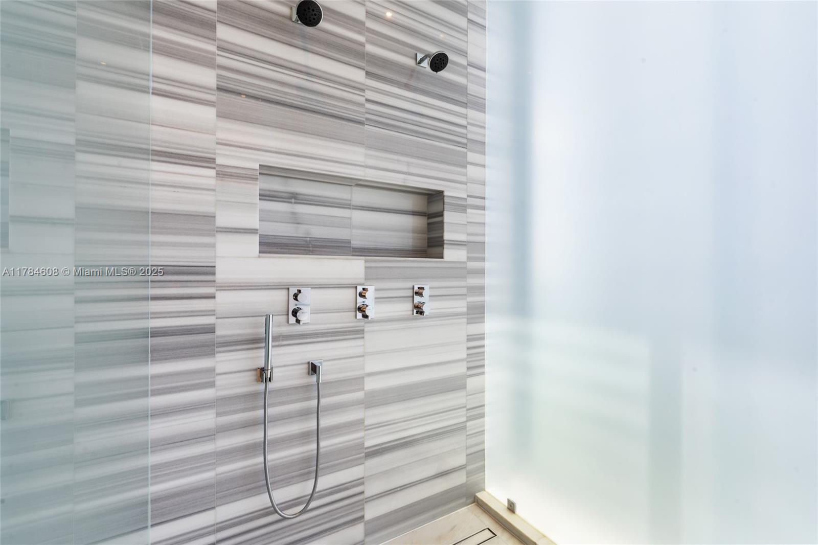 MUSE CONDO - Residential