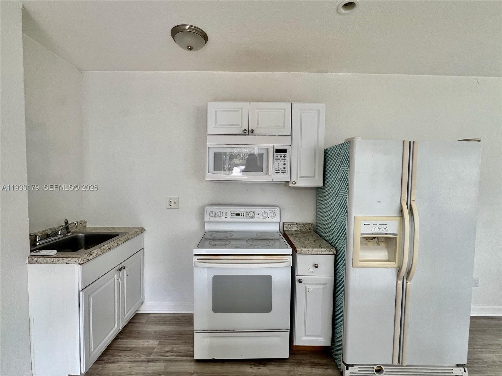 HOLLYWOOD - Residential Lease