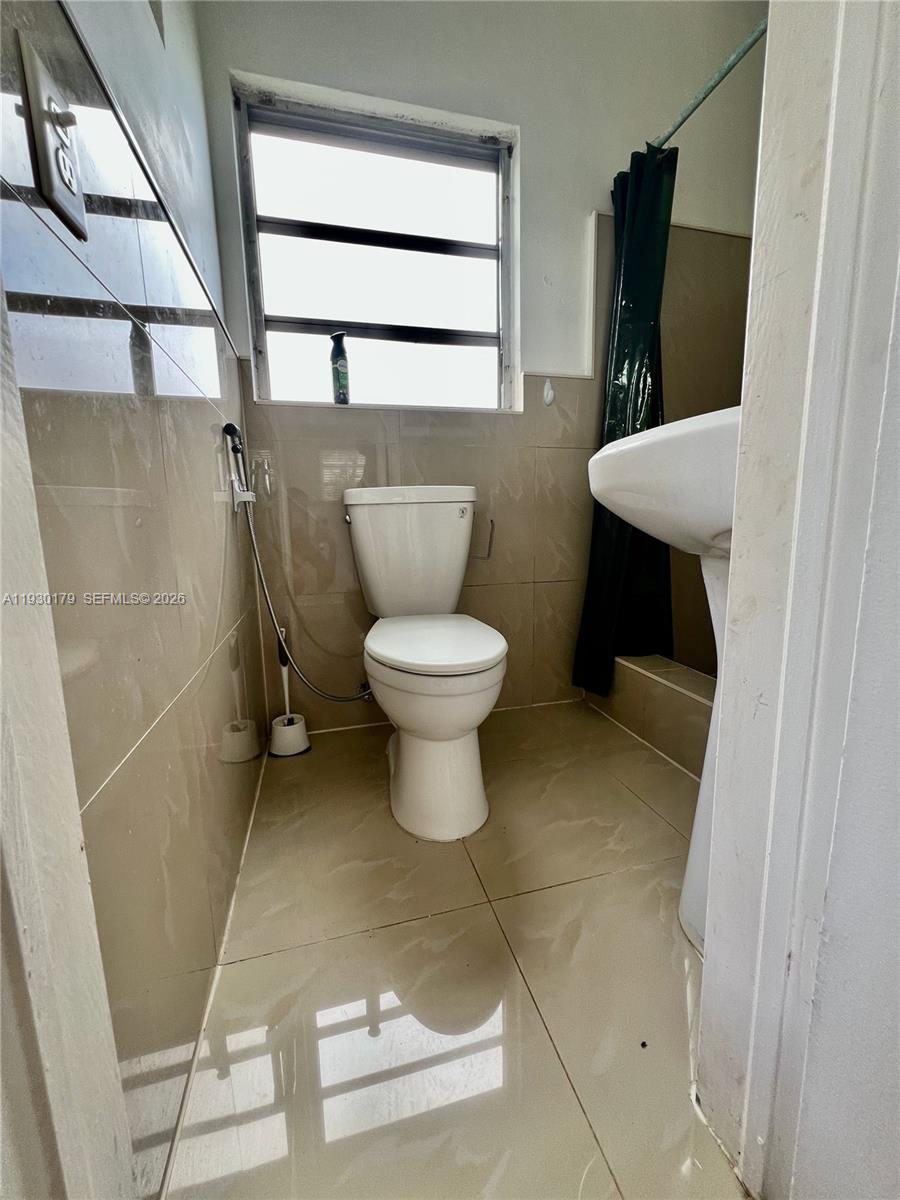 HOLLYWOOD - Residential Lease